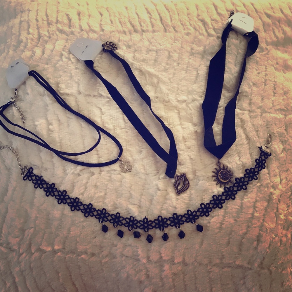 4 chokers